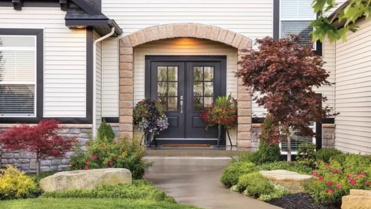 Why Woodgrain Entry Doors Are a Top Pick for South Texas Homeowners